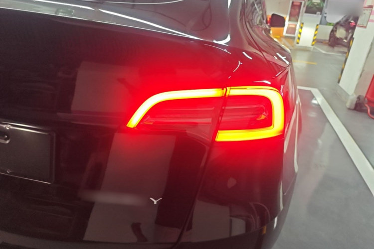 Tesla Model Y 2021 #8 Tesla Model Y 2021 car image #8