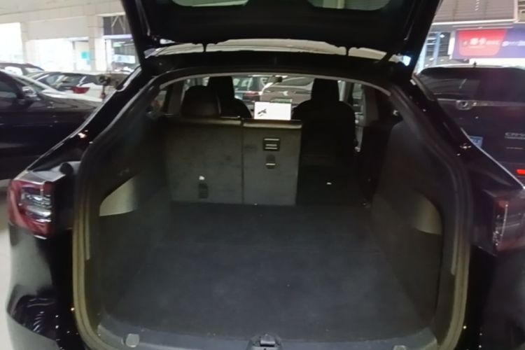 Tesla Model Y 2021 #19 Tesla Model Y 2021 car image #19