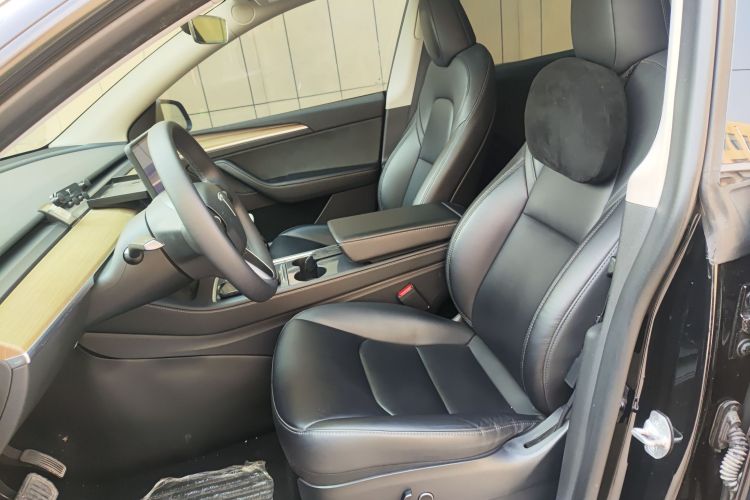Tesla Model Y 2023 car image #15