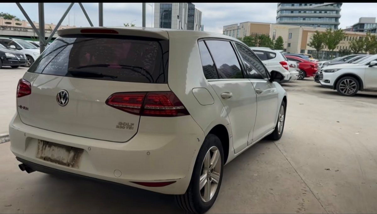 Volkswagen Golf 2018 car image #5