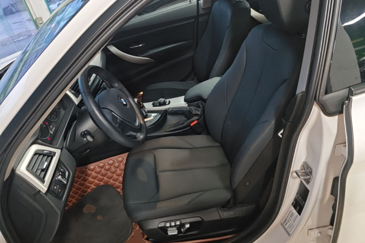 BMW 3 Series GT 2017 #22 BMW 3 Series GT 2017 car image #22