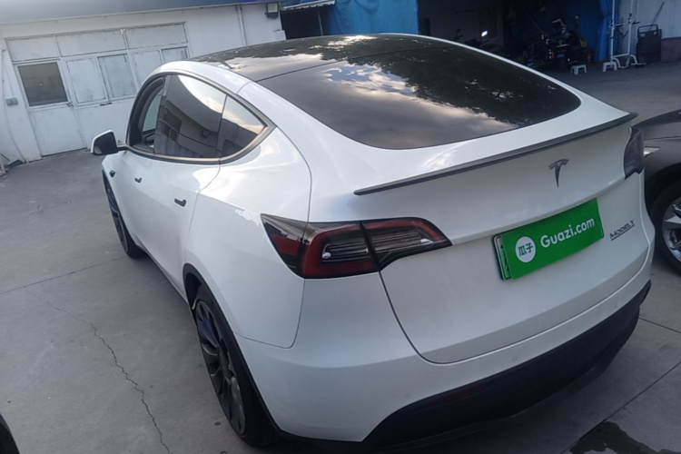 Tesla Model Y 2023 #5 Tesla Model Y 2023 car image #5