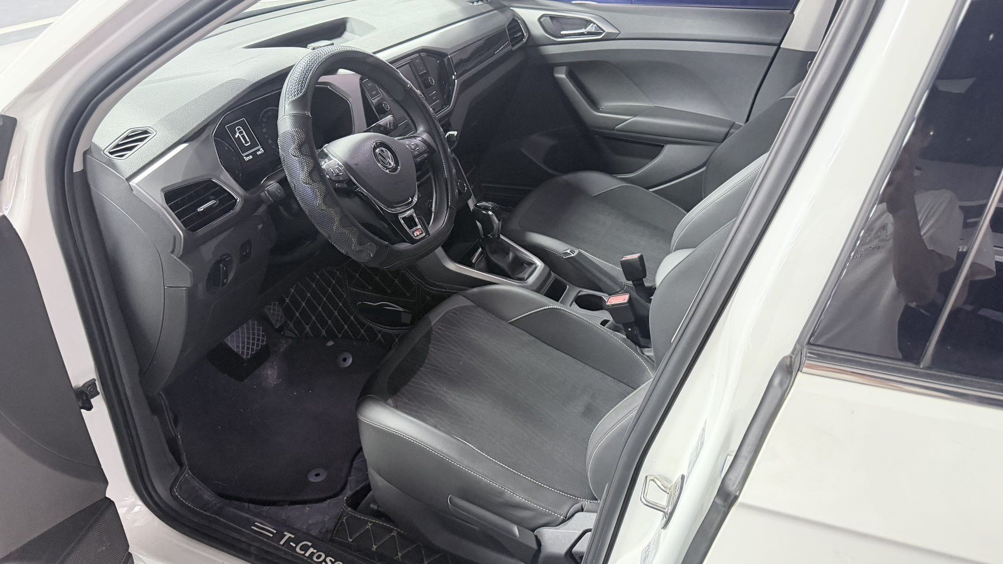 Volkswagen T-Cross 2019 car image #6