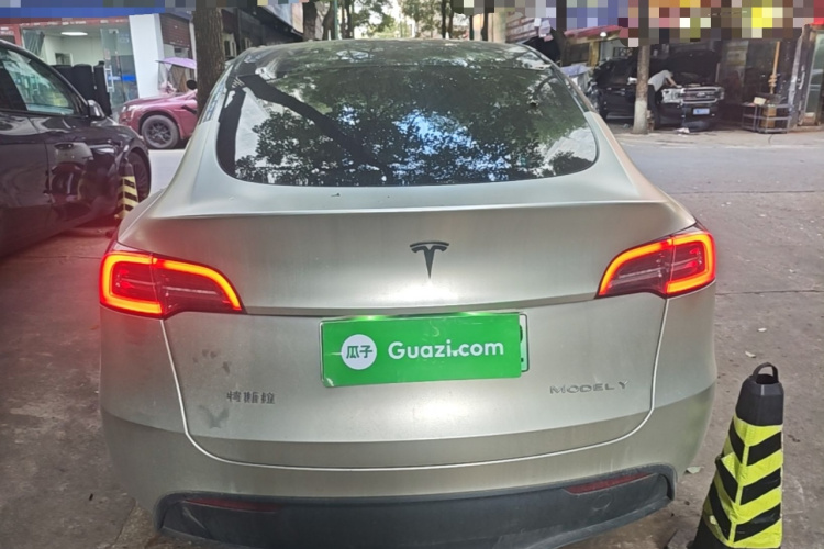 Tesla Model Y 2023 car image #6