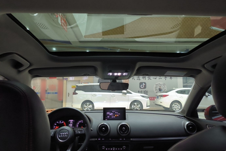Audi A3 2018 car image #18