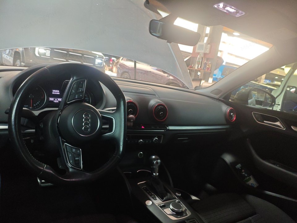 2019 car image #3