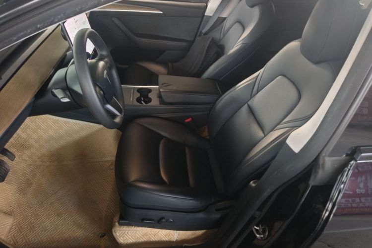 Tesla Model Y 2021 car image #15