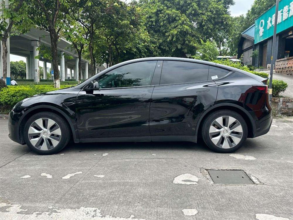 Tesla Model Y 2022 car image #4