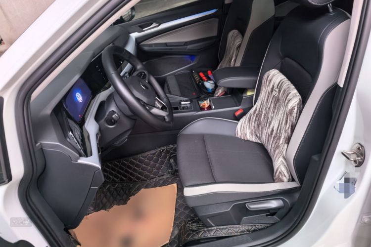 Volkswagen Golf 2021 car image #17