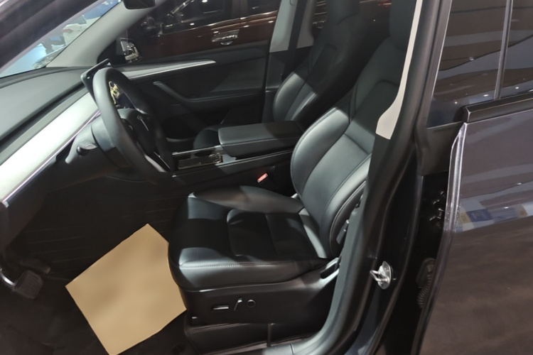 Tesla Model Y 2024 #15 Tesla Model Y 2024 car image #15