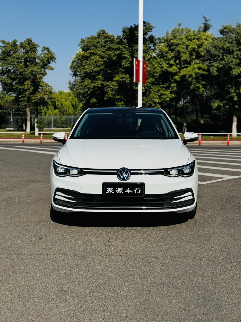 Volkswagen Golf 2023 car image #2