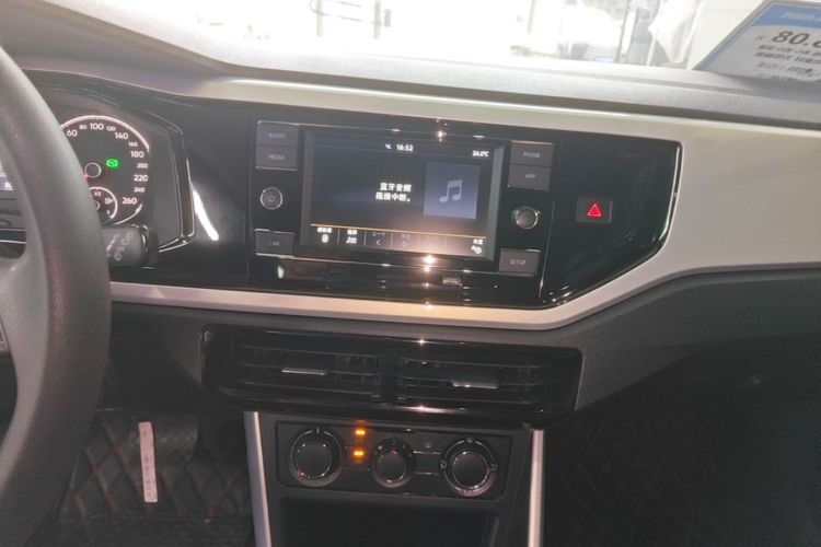 Volkswagen Polo 2020 car image #13