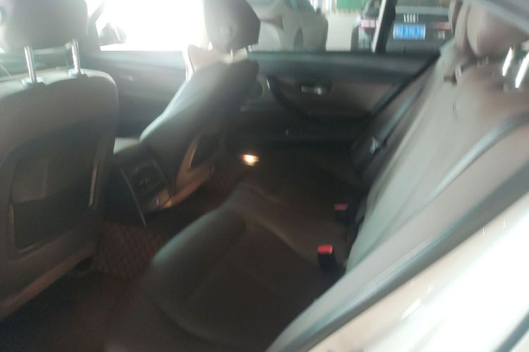 BMW 3 Series 2018 car image #17