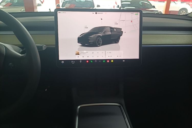 Tesla Model Y 2023 car image #13