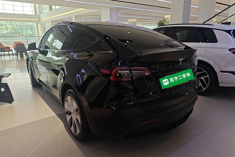 Tesla Model Y 2023 #5 Tesla Model Y 2023 car image #5