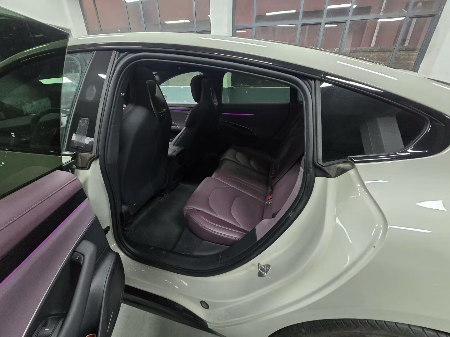 MI SU7 2025 immagine di auto #6