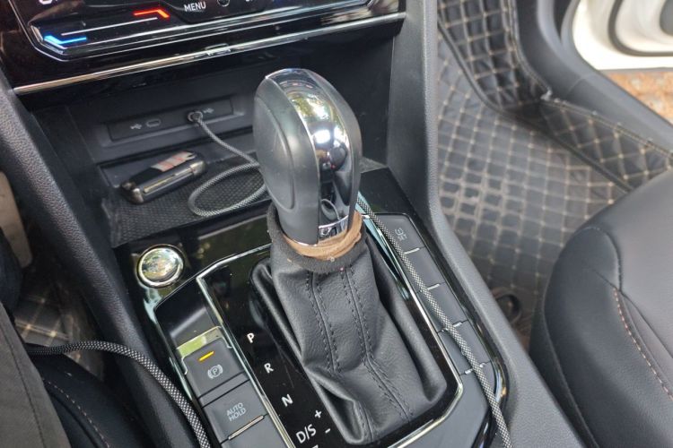 Volkswagen Tharu 2021 car image #14