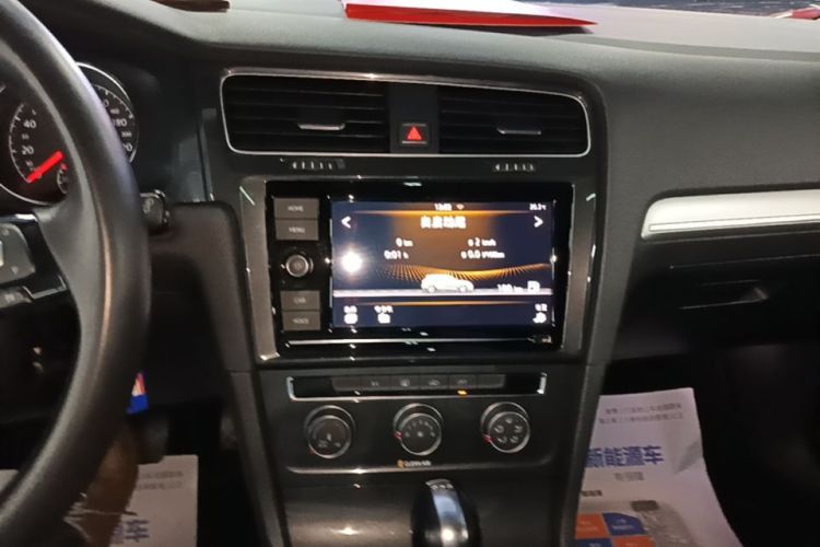 Volkswagen Golf 2019 car image #17