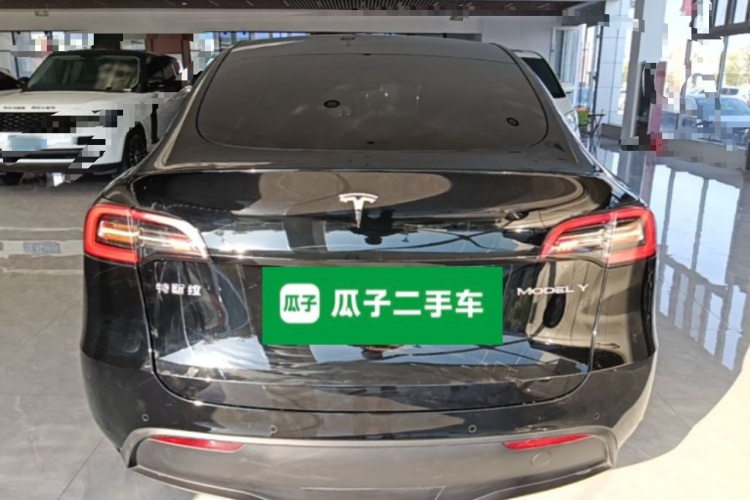 Tesla Model Y 2023 #6 Tesla Model Y 2023 car image #6