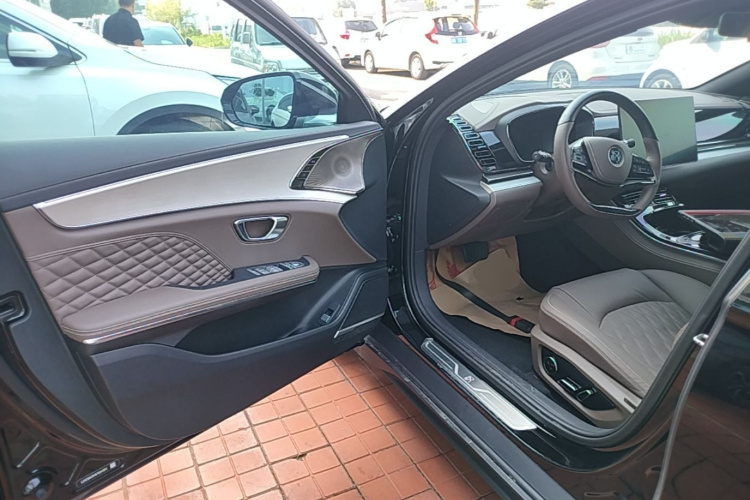 BYD Han 2024 car image #16