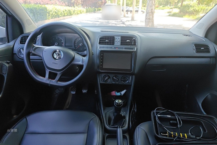 Volkswagen Polo 2015 car image #11