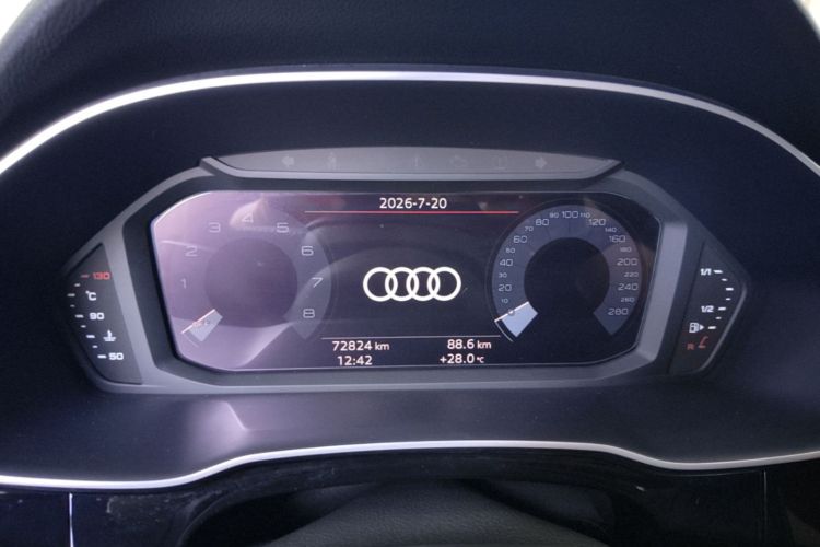 Audi Q3 2021 car image #12