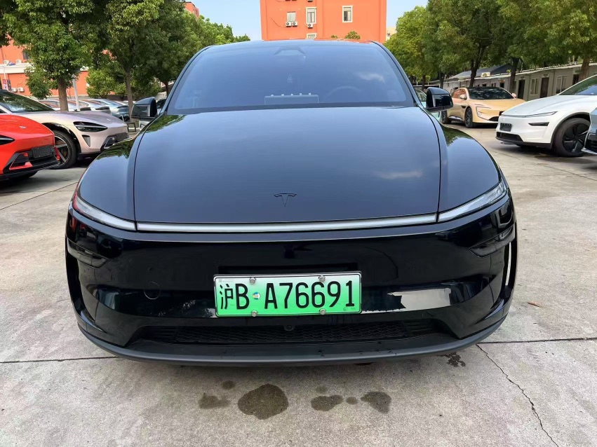 Tesla Model Y L 2025 Tesla Model Y L 2025 car image