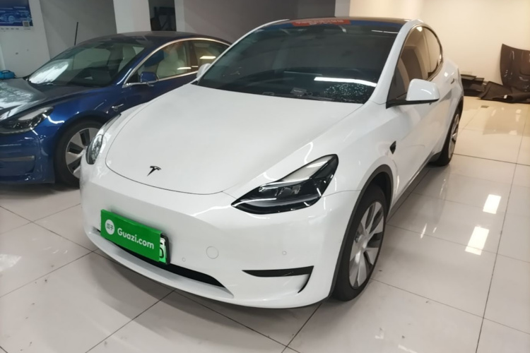Tesla Model Y 2023 #2 Tesla Model Y 2023 car image #2