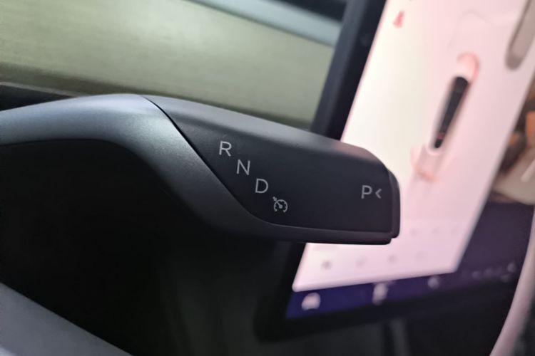 Tesla Model Y 2023 #14 Tesla Model Y 2023 car image #14