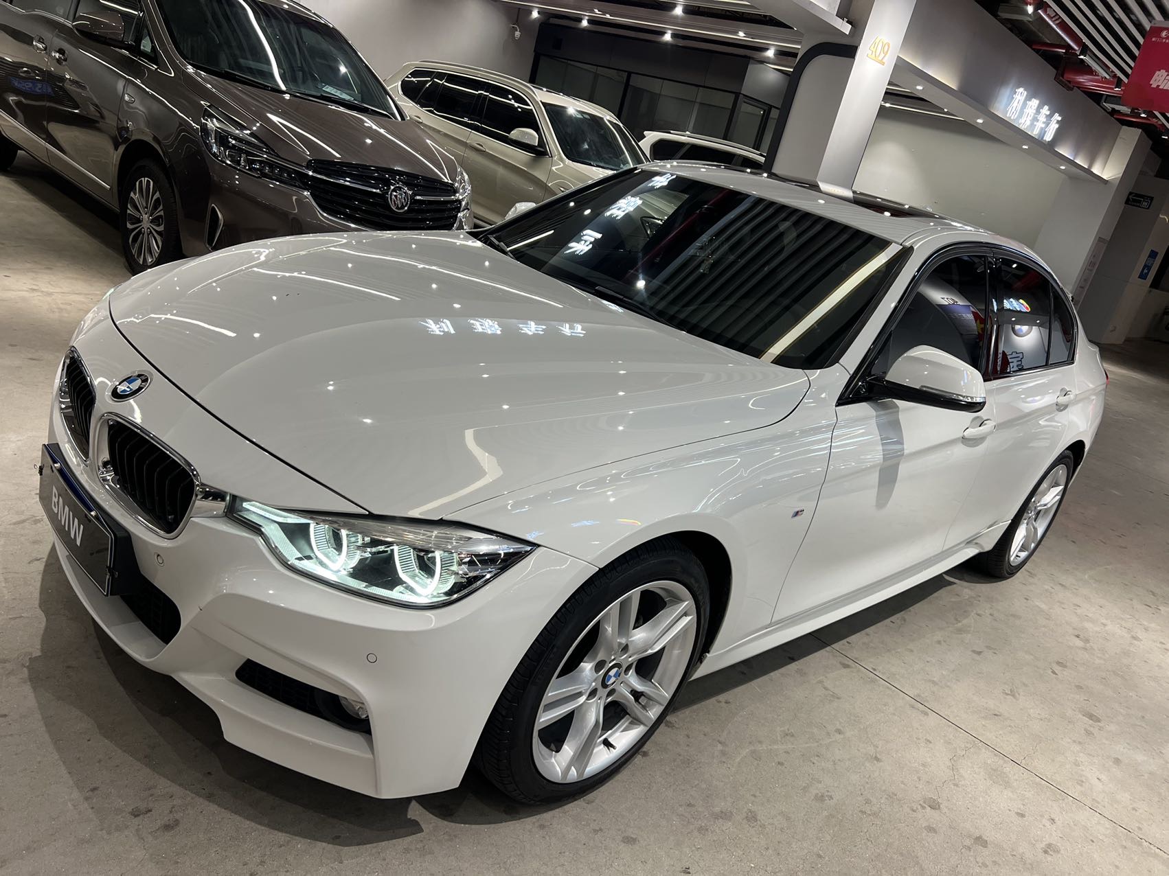 BMW 3 Series 2019 BMW 3 Series 2019 car image