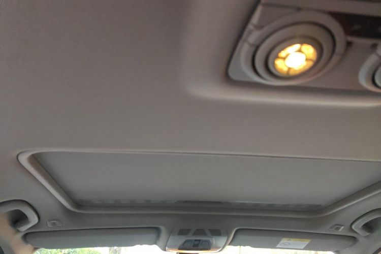 BMW 3 Series 2018 car image #20