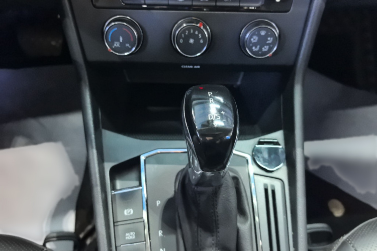 Volkswagen Lavida 2021 car image #16