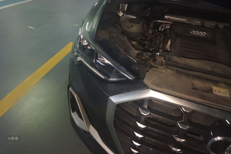 Audi Q3 2023 car image #8