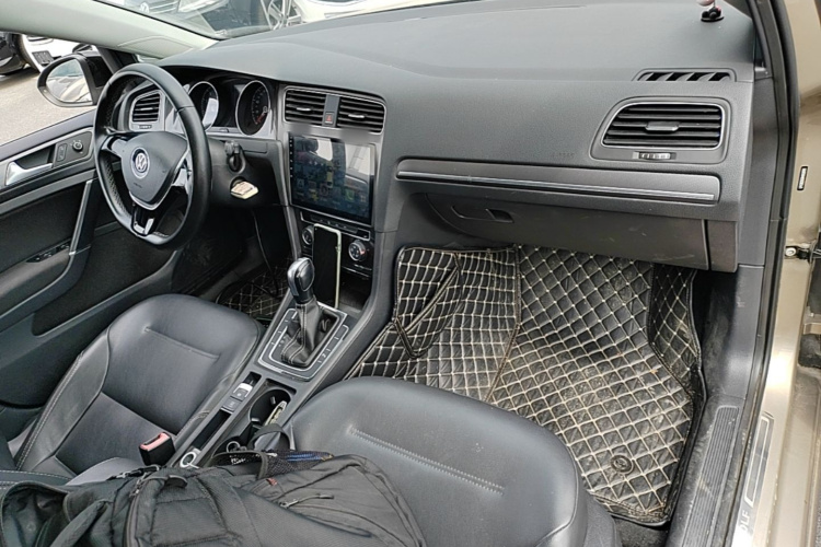 Volkswagen Golf 2017 car image #10