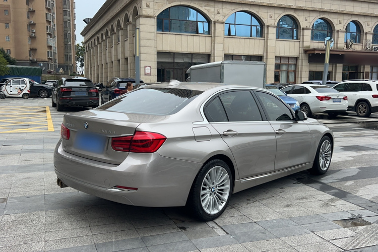 BMW 3 Series 2018 car image #8