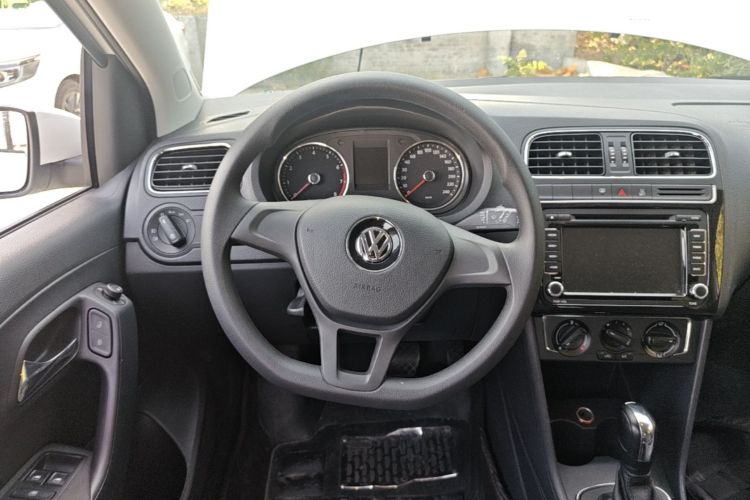 Volkswagen Polo 2015 #11 Volkswagen Polo 2015 car image #11