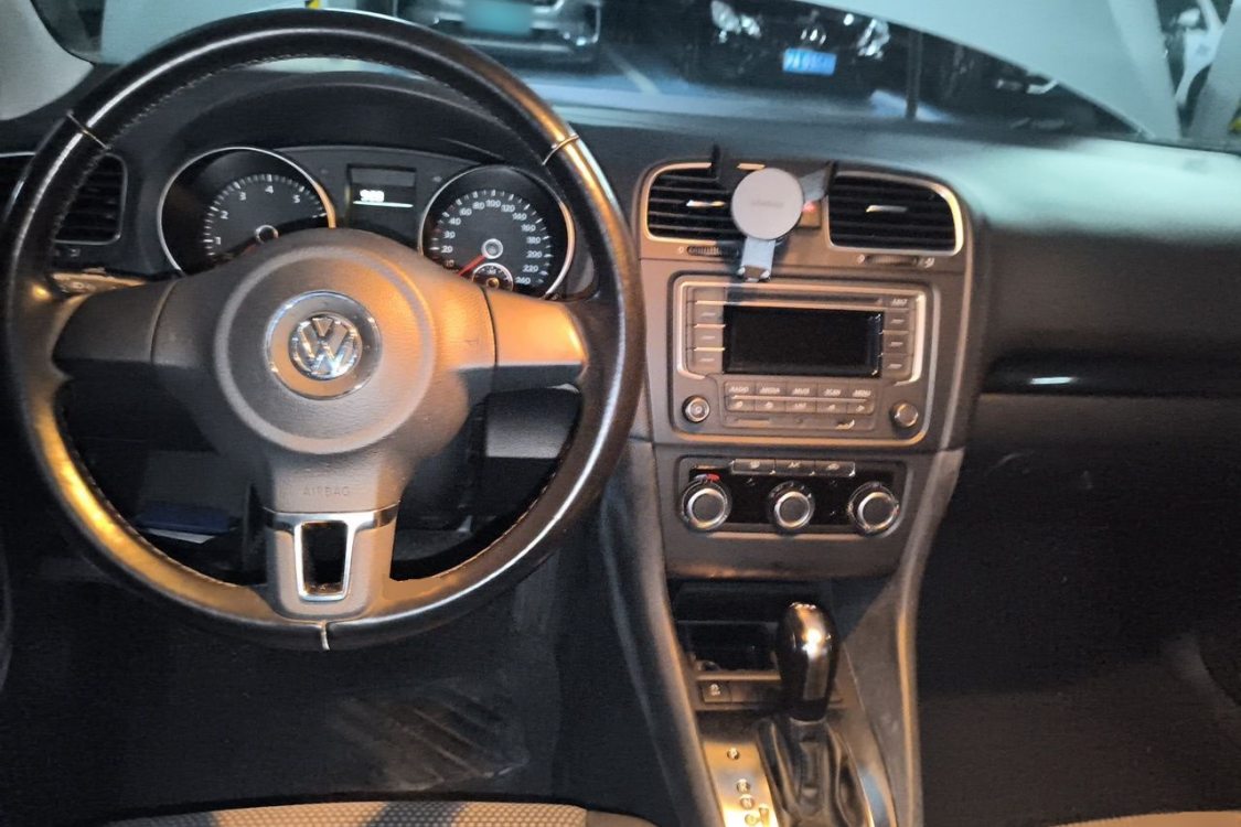 Volkswagen Golf 2013 car image #23
