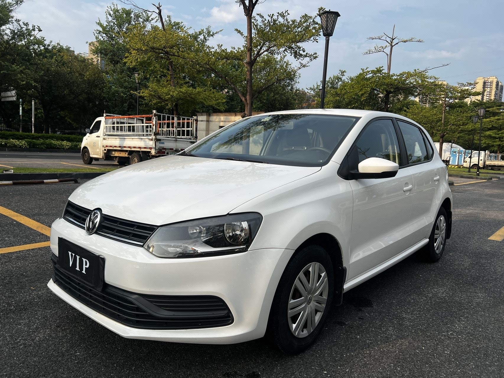 Volkswagen Polo 2015 car image 