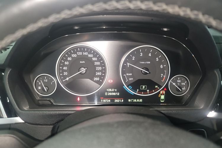 BMW 3 Series 2019 car image #12