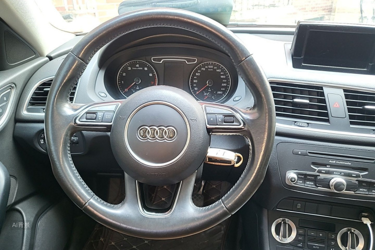 Audi Q3 2016 car image #12