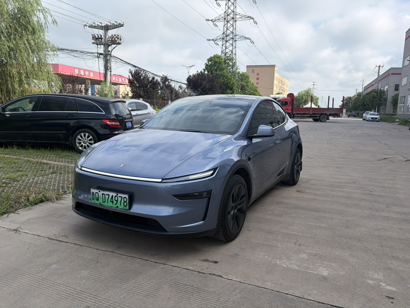 Tesla Model Y 2025 Tesla Model Y 2025 car image