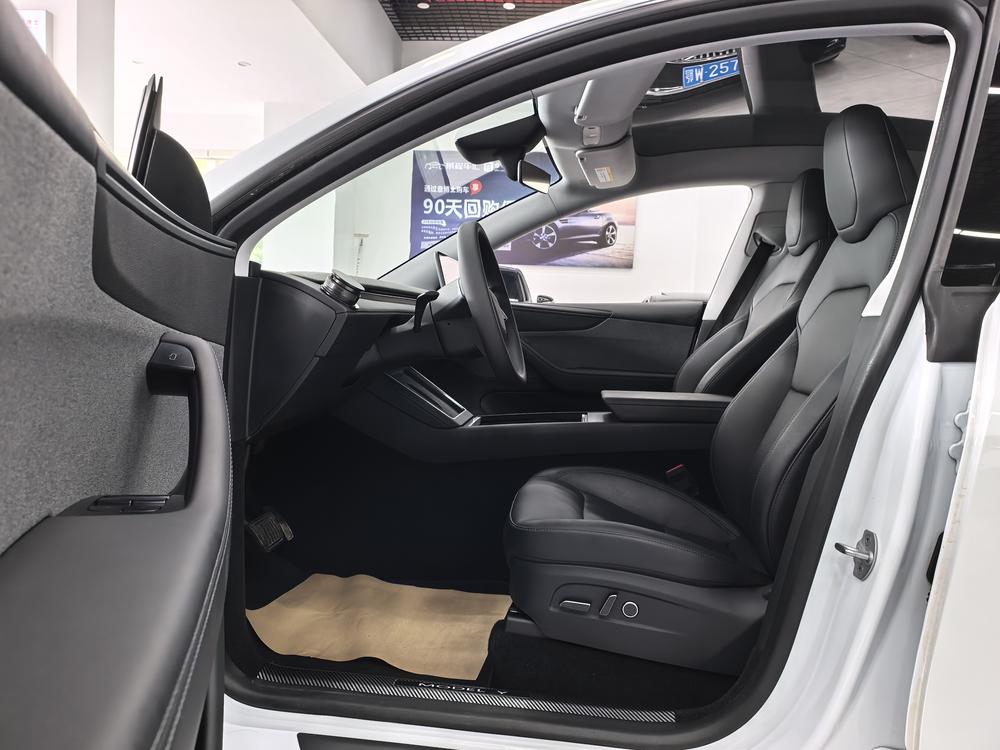 Tesla Model Y 2025 car image #16