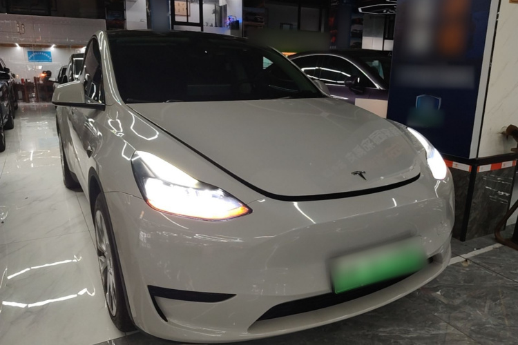 Tesla Model Y 2023 car image #4