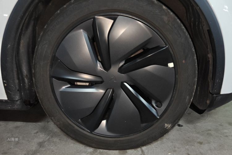 Tesla Model Y 2025 #9 Tesla Model Y 2025 car image #9