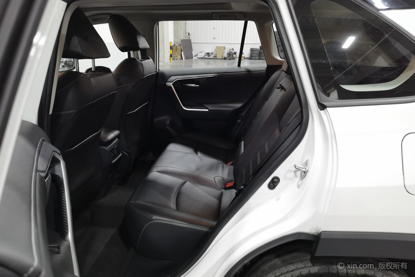 Toyota RAV4 2021 car image #16