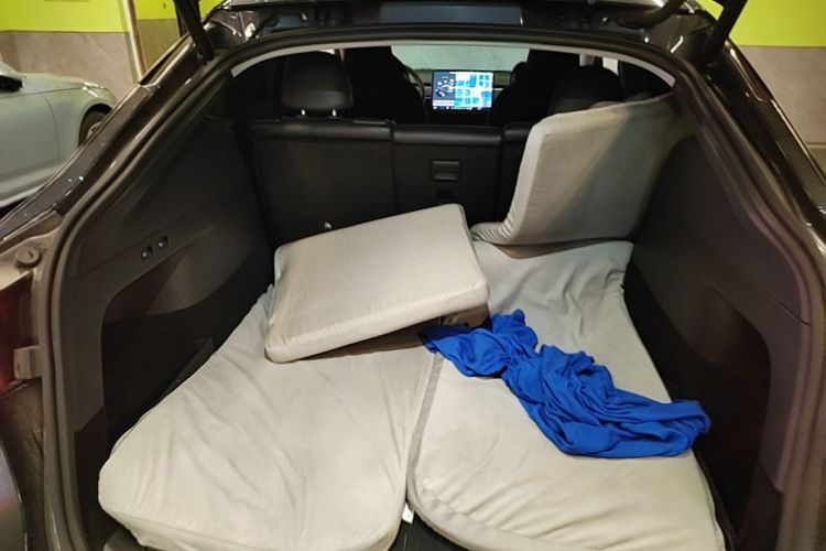 Tesla Model Y 2021 #19 Tesla Model Y 2021 car image #19