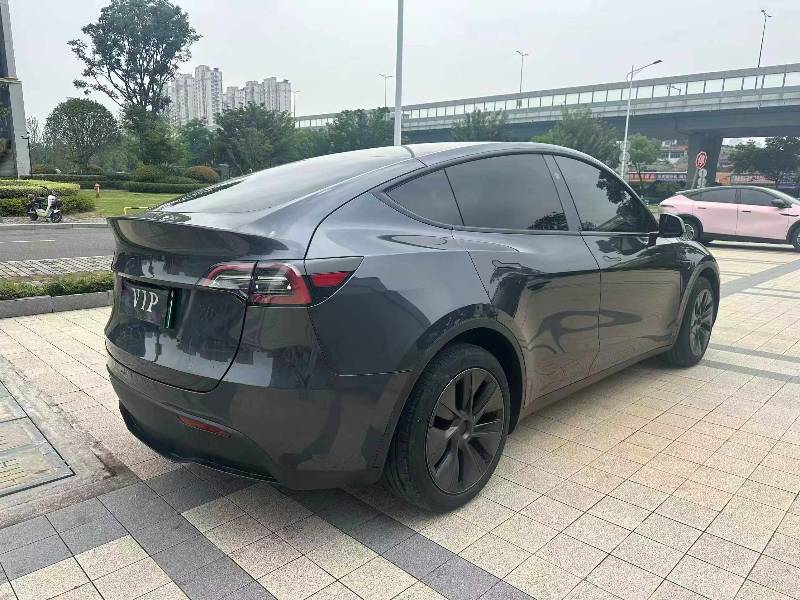 Tesla Model Y 2024 #9 Tesla Model Y 2024 car image #9
