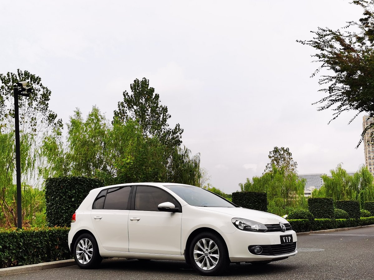 Volkswagen Golf 2013 car image #3