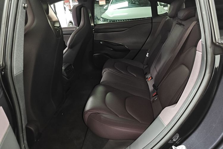 MI SU7 2025 imagem de carro #17