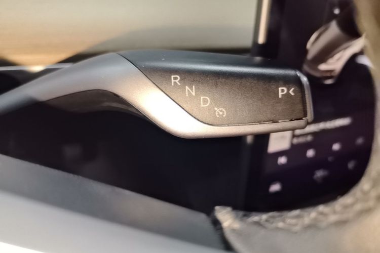 Tesla Model 3 2023 car image #14